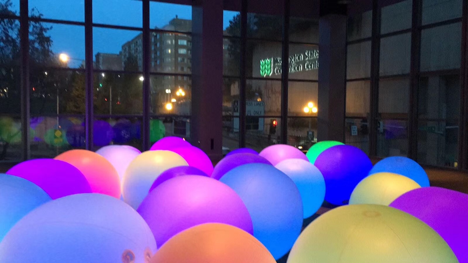 LED Inflatable Touching Colore - огляд і ціна Led Balloon Light